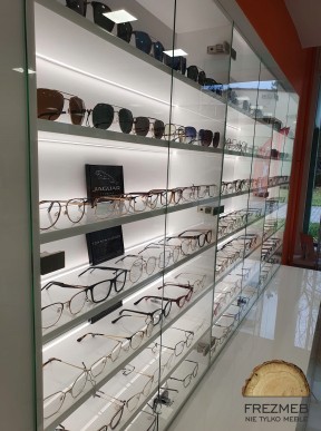 Zabudowa w salonie optycznym